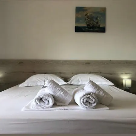 ホテル Gjoni Sarandë