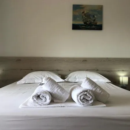 Gjoni Hotel 3*