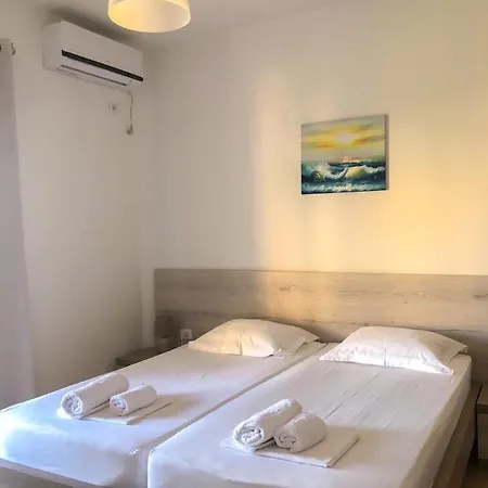 Ξενοδοχείο Gjoni 3*
