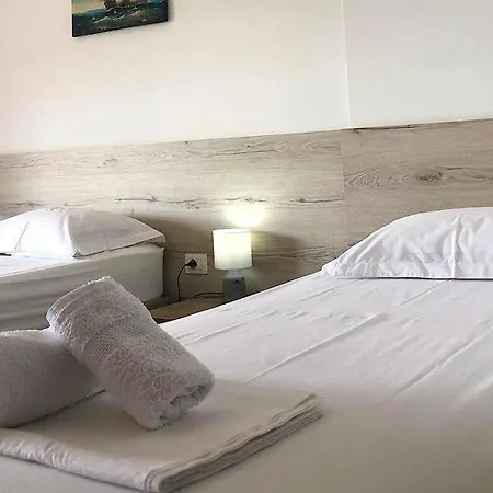 Gjoni Hotel 3*