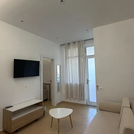 Gjoni Hotel 3*
