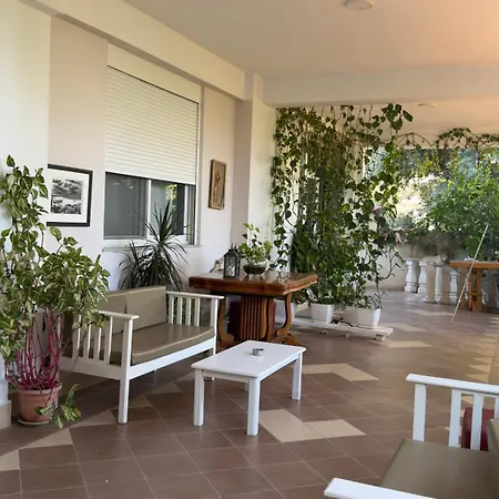 Gjoni Hotel 3*